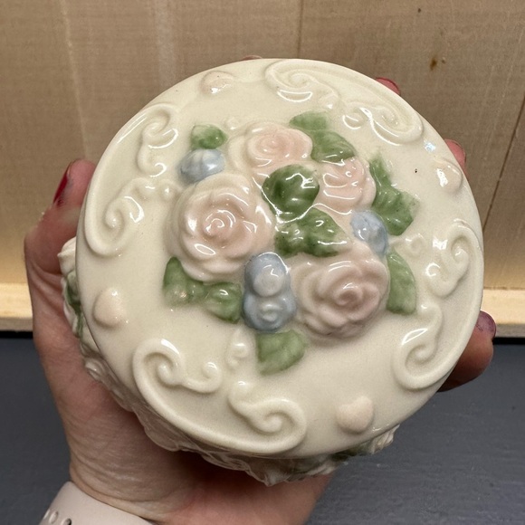 Cottage Core Porcelain Flowers Lidded Trinket Jar - Picture 5 of 7